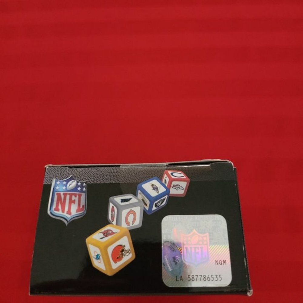 2018 N.F.L., FANZY / YAHTZEE GAME, STILL SEALED!!! - Picture 5 of 5